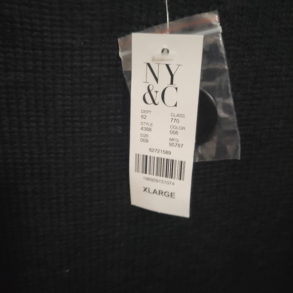 Black Button-Back Cable Sweater Dress - Picture 8 of 13